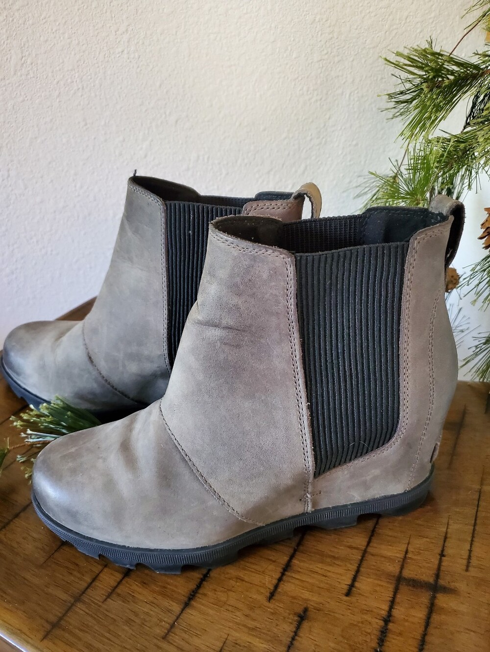 Sorel Joan of Arctic Wedge II Chelsea Boots Quarry Gray Leather Winter Fall